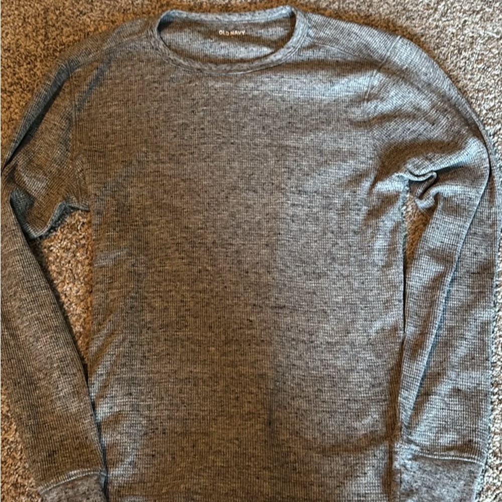 Men’s small thermal long sleeve shirt.